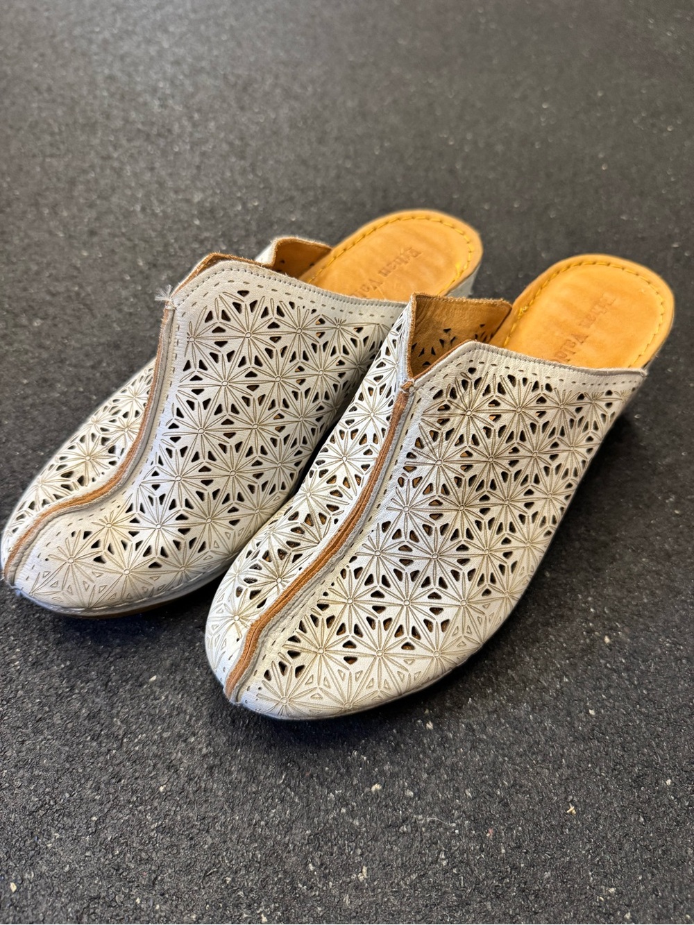 Women’s Leather Mules Slip-On Clogs Cream Cut Floral Pattern Tan Lining Boho